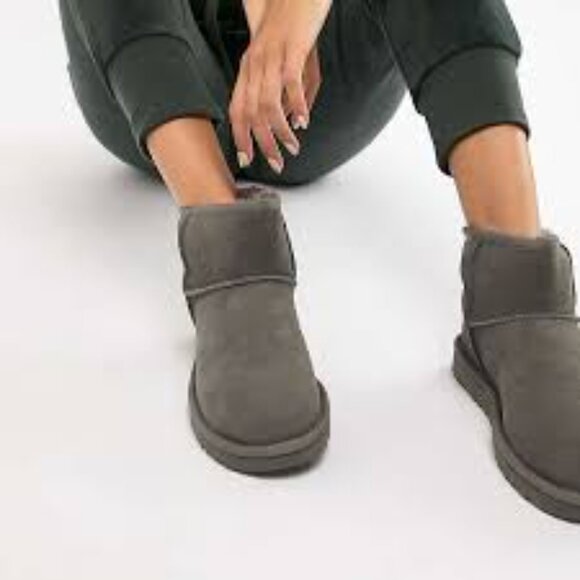 UGG  Mini II Grey Women Size 8 - Picture 1 of 10